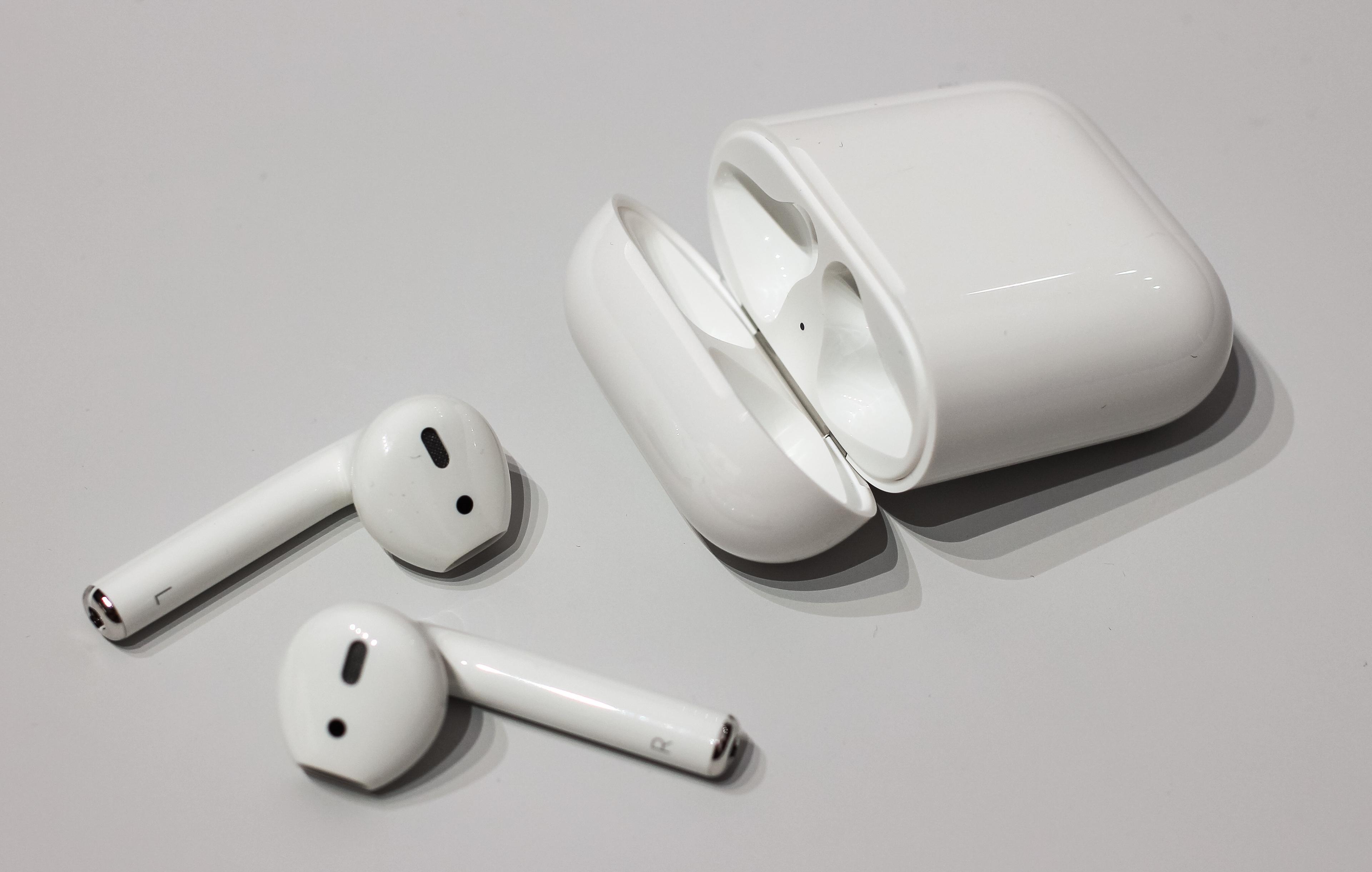 Apple AirPods 2nd Gen